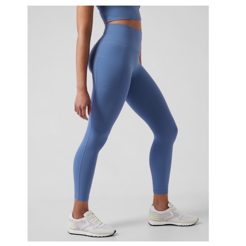 Athleta Salutation Stash Pocket II 7/8 Tight